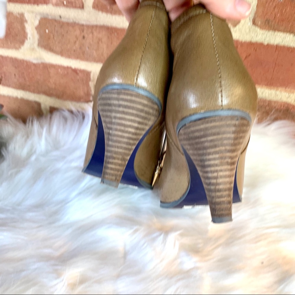REBECCA MINKOFF Quiet Luxury Cocoa Leather Keyhole Opening Ankle Boots, 7 - Picture 13 of 15